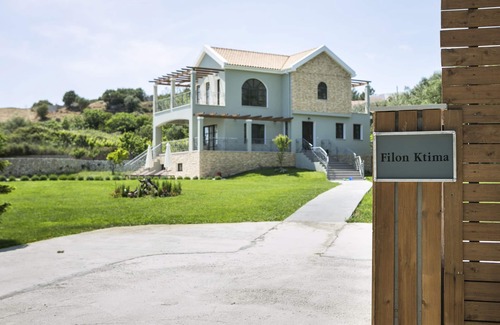 Karavados Villa | Filon Ktima Beachfront Upscale Villa