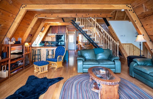Talmont House | Filtered lake views above Sunnyside, access to Tahoe Park HOA pier/beach, 4 bedroom 2 1/2 bath