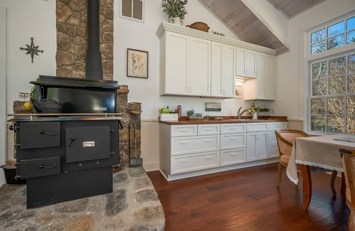 Lynn House | Fin and Fig Farmhouse | Pet-Friendly, Mountaintop Farmhouse | Scenic Views and Hot Tub