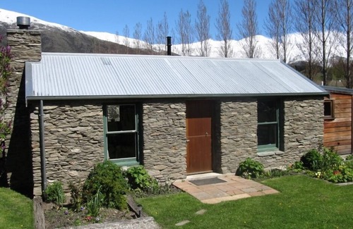 Gibbston Cottage | Finalist - Bookabach of the year 2020 - Gibbston