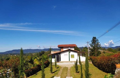 El Penol House | Finca Coompab