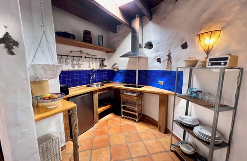 Uga House | Finca/PrivateGardens/DoubleBed/FreeP/Tv/Wifi