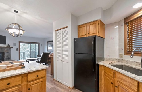 Blowing Rock Condo | Finch 2 | Fireplace, Restaurant, Pool, Spa