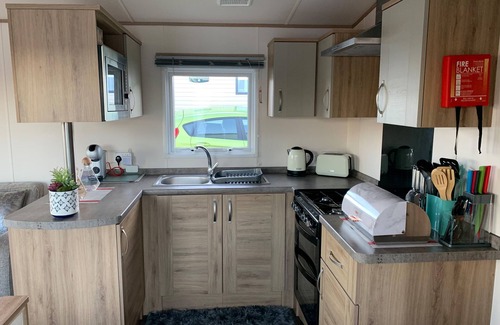 Grampound Cottage | FINCH 25 - MEADOW LAKES HOLIDAY PARK, family friendly in Polgooth