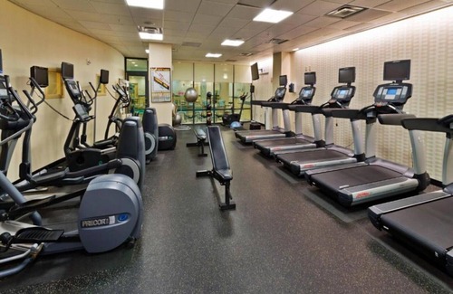 Lone Tree House | Find a quiet retreat at our Denver hotel near Park Meadows