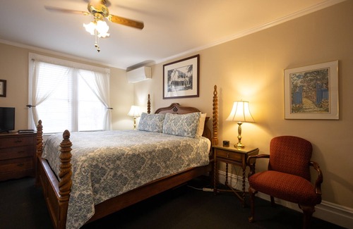 Hendersonville Bed & Breakfast | Find genuine southern hospitality in Hendersonville at the 1898 Waverly Inn.