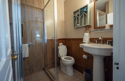 Hendersonville Bed & Breakfast | Find genuine southern hospitality in Hendersonville at the 1898 Waverly Inn.