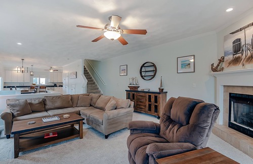Norfolk - Virginia Beach House | Find Sea-Renity in Central Chic's Beach Location - Ocean views await!