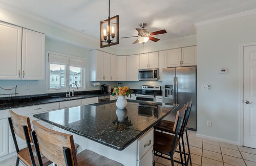 Norfolk - Virginia Beach House | Find Sea-Renity in Central Chic's Beach Location - Ocean views await!
