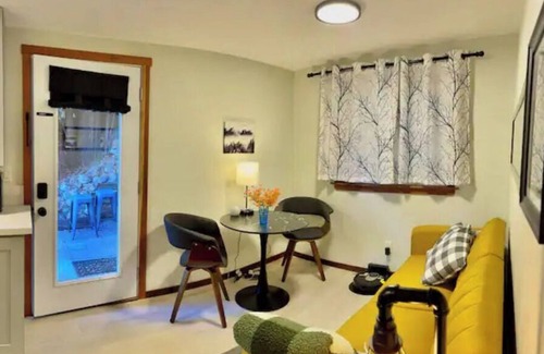 Guerneville House | Find Your Refuge in Wine Country's Sweet Spot. Walk to Bars/Restaurants & River