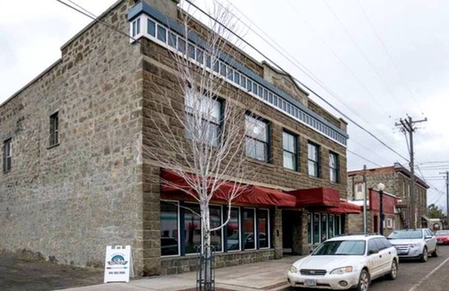 Enterprise Apartment | Findley Flat - Pet Friendly! Spacious 1 BR Apartment