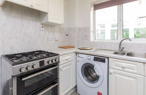Ifield House | Findon House 10min from Gatwick airport