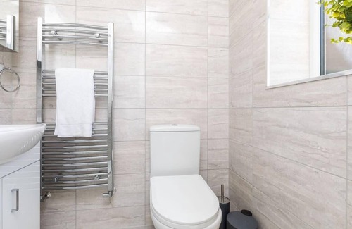 Ifield Apartment | Findon Suite Close To Airport