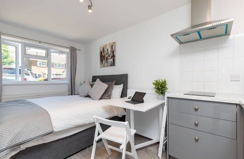 Ifield Apartment | Findon Suite Close To Airport