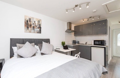Ifield Apartment | Findon Suite Close To Airport
