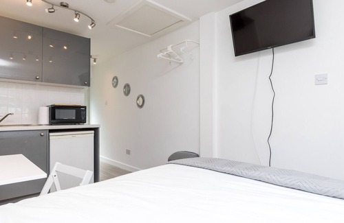 Ifield Apartment | Findon Suite close to airport