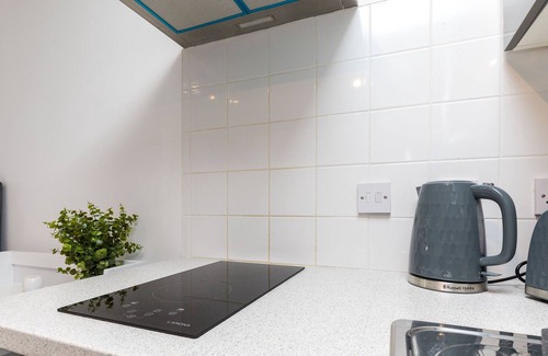 Ifield Apartment | Findon Suite close to airport