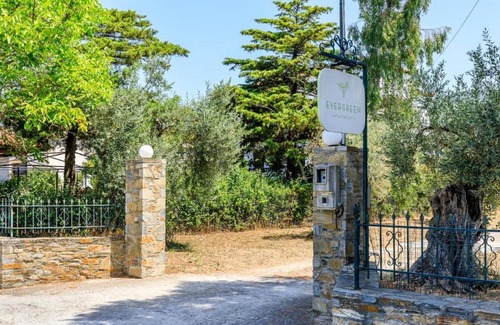 Stafylos Apartment | Fine apartment in Stafylos with terrace