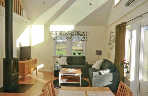 Perstorp House | Fine cottage on the edge of the forest with fireplace and large terrace on a lake property on the ed