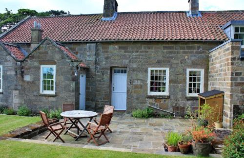 Carlton-in-Cleveland House | Finest Retreats - Ingleby Manor - Courtyard Cottage