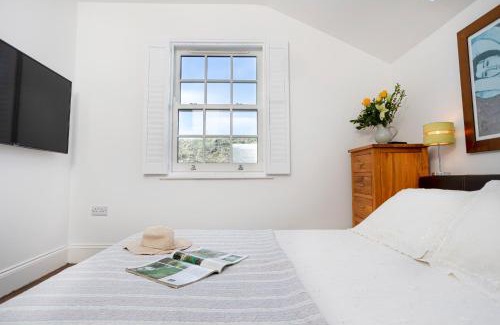 Barrow-in-Furness House | Finest Retreats - Lighthouse Cottage