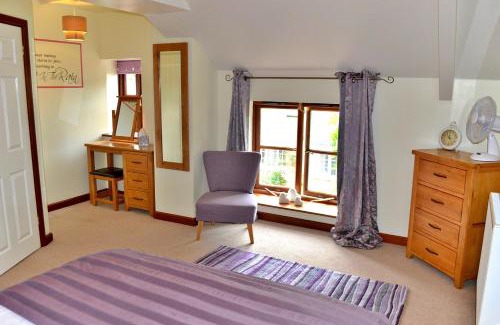 Liverton House | Finest Retreats - Little Dunley - Wisteria Cottage