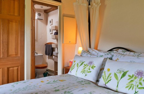 Holmrook Cottage | Finest Retreats | Woodend - The Schoolhouse