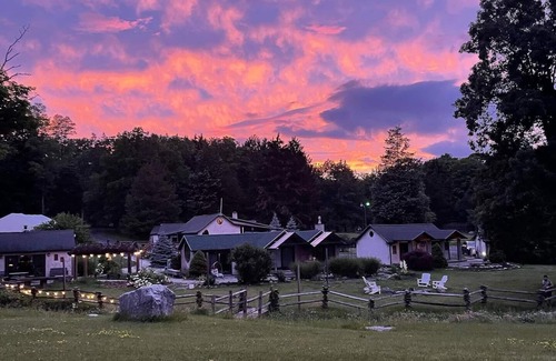 Ithaca Apartment | Finger Lakes Cottage at New Park - sleeps up to 4, dog friendly