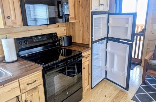 Hector Cabin | Finger Lakes Log Cabin on Seneca Wine Trail with beautiful view 4