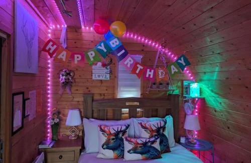 Glasgow Apartment | FINN VILLAGE - Loch Lomond Sunset Glamping Pod - Private Ofuro HOT TUB