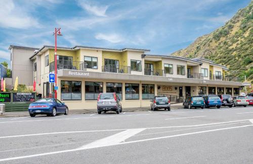 Paekakariki Hotel | Finns Paekakariki