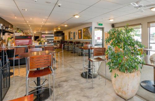 Paekakariki Hotel | Finns Paekakariki