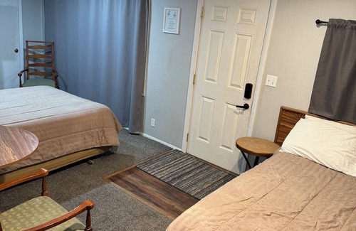 Downs Hotel | Fins and Feathers Lodge