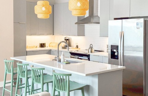 West End Apartment | Fiora Loft by Vandy & Parthenon