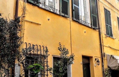 Levanto Apartment | FIORE D'ARANCIO romantic flat - Levanto center,near beach ,shoops and railway