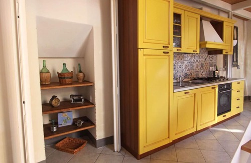 Mologno Apartment | Fiore di Vite · * Fiore di Vite - In the heart of historic Barga
