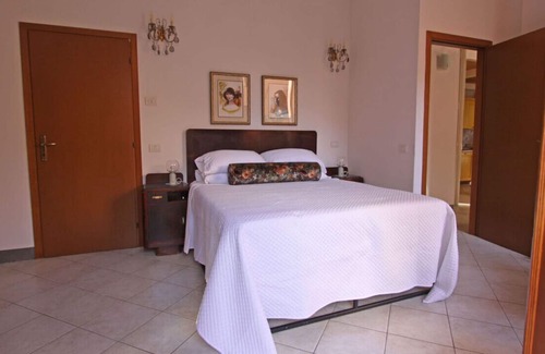 Mologno Apartment | Fiore di Vite · * Fiore di Vite - In the heart of historic Barga