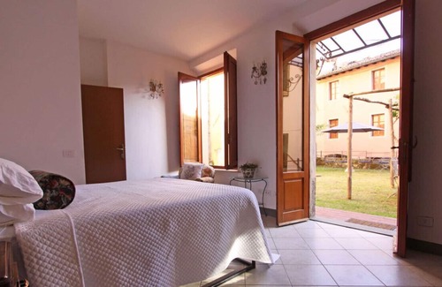 Mologno Apartment | Fiore di Vite · * Fiore di Vite - In the heart of historic Barga