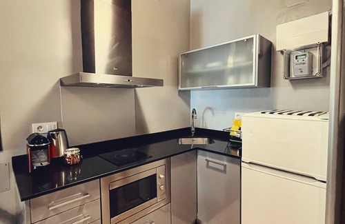 La Font de la Guatlla Apartment | Fira Centric Apartments by gaiarooms