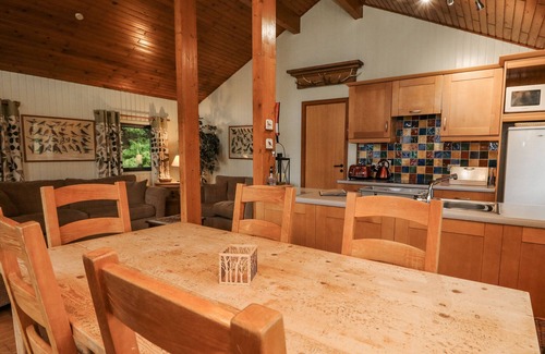 Heribost Cottage | FIRBUSH LODGE, pet friendly, character holiday cottage in Killin