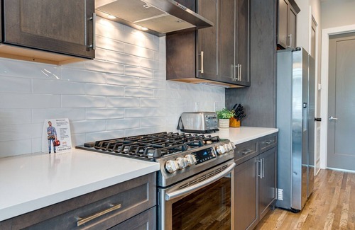 Hadley - Washington House | FIRE & ICE - TWO MIDTOWN HOMES - ROOFTOP HOT TUBS
