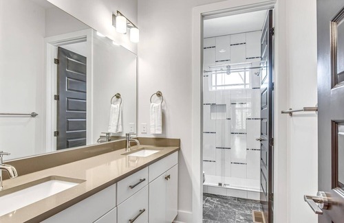 Hadley - Washington House | FIRE & ICE - TWO MIDTOWN HOMES - ROOFTOP HOT TUBS