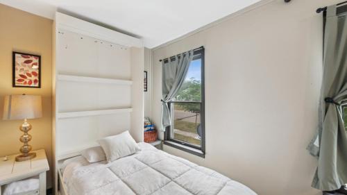 Lake City Apartment | Fire Lily Apartment - 3 Blocks from Lake Pepin