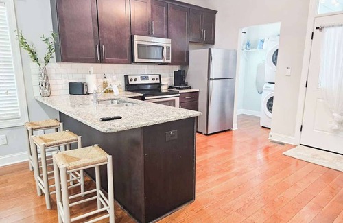 Chapel Hill Apartment | Fire Pit - 4 Min. from UNC - 7 Min. from Carrboro - Fast Wi-Fi
