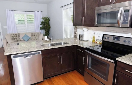Chapel Hill Apartment | Fire Pit - 4 Min. from UNC - 7 Min. from Carrboro - Fast Wi-Fi