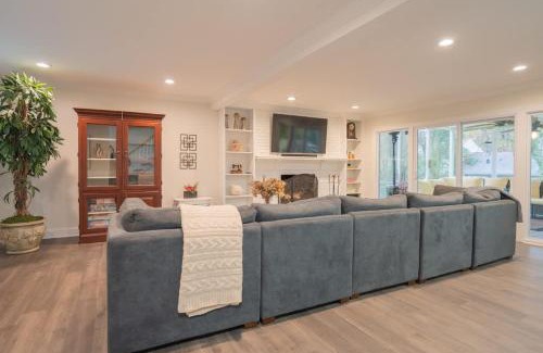 North Raleigh House | Fire pit - 6 Min to North Hills - Screened Porch