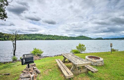 Hiawassee House | Fire Pit and Boat Dock Lake Chatuge Townhome!