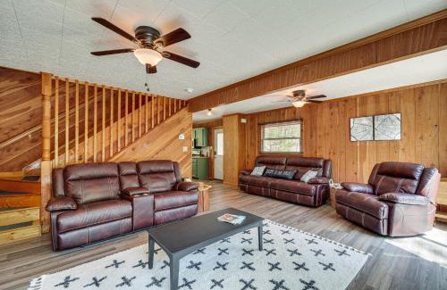 Unaka House | Fire Pit and Community Perks Murphy Family Cabin!