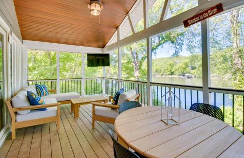 Mountain Home House | Fire Pit and Grill Riverfront Home in Arkansas!