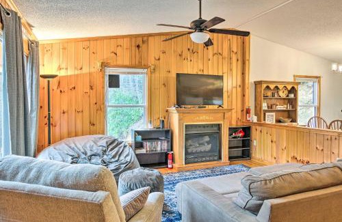 Marion House | Fire Pit and Mtn Views Charming Marion Cabin!